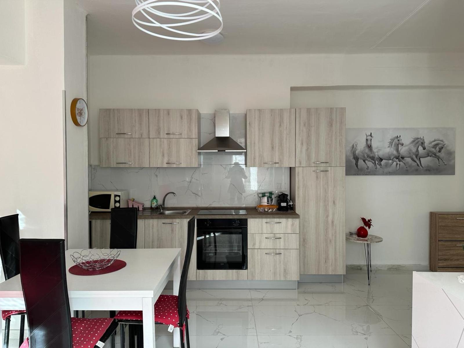 Wh - Dolce Vita - Bilocale - 5 Minuti Dal Centro - Parcheggio Gratuito - Wifi ซานเรโม ภายนอก รูปภาพ